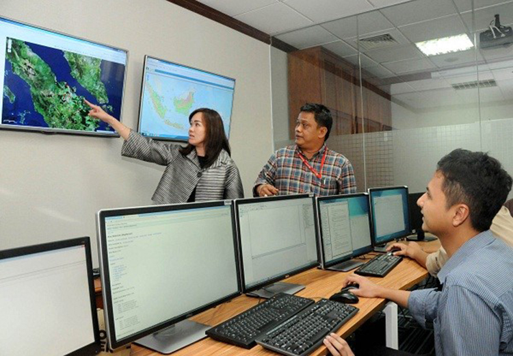 Monitoring our estates with the help of satellite imagery (Courtesy of APP/Sinarmas Forestry, 2015)