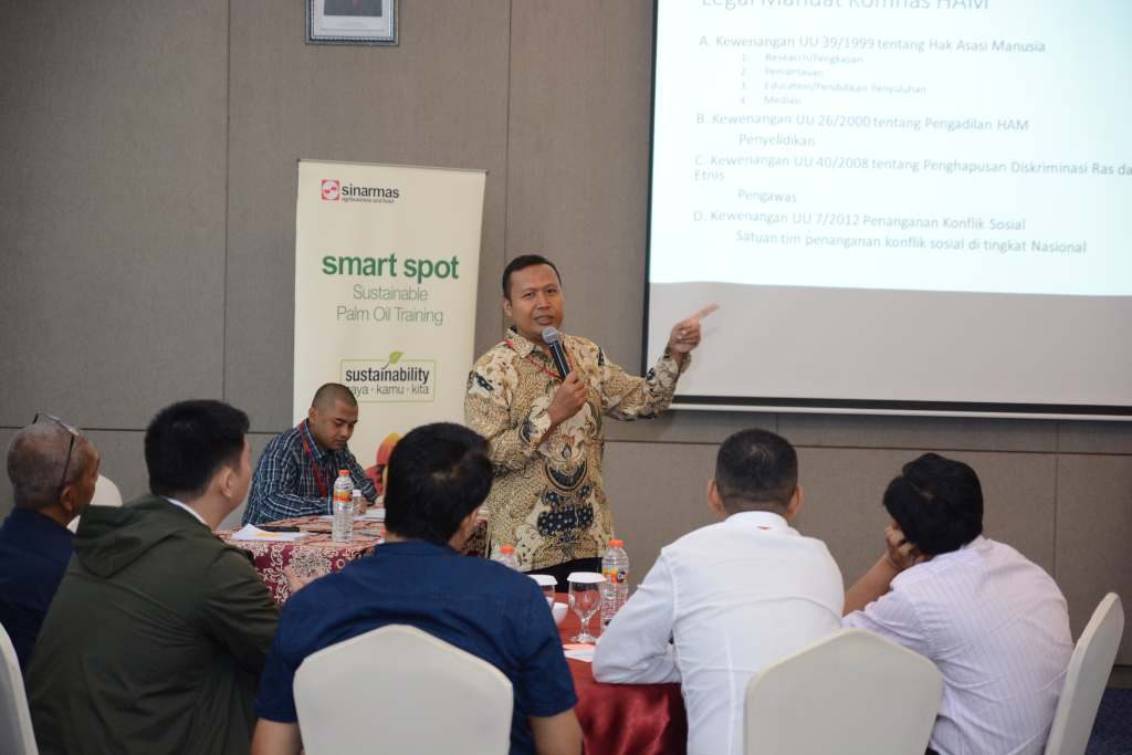 Ono Haryono mejelaskan materi