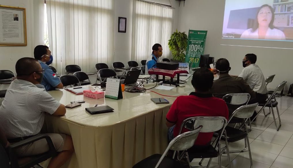 Hundreds of teachers in Kalimantan and Papua attend virtual workshop on forest and land fire prevention