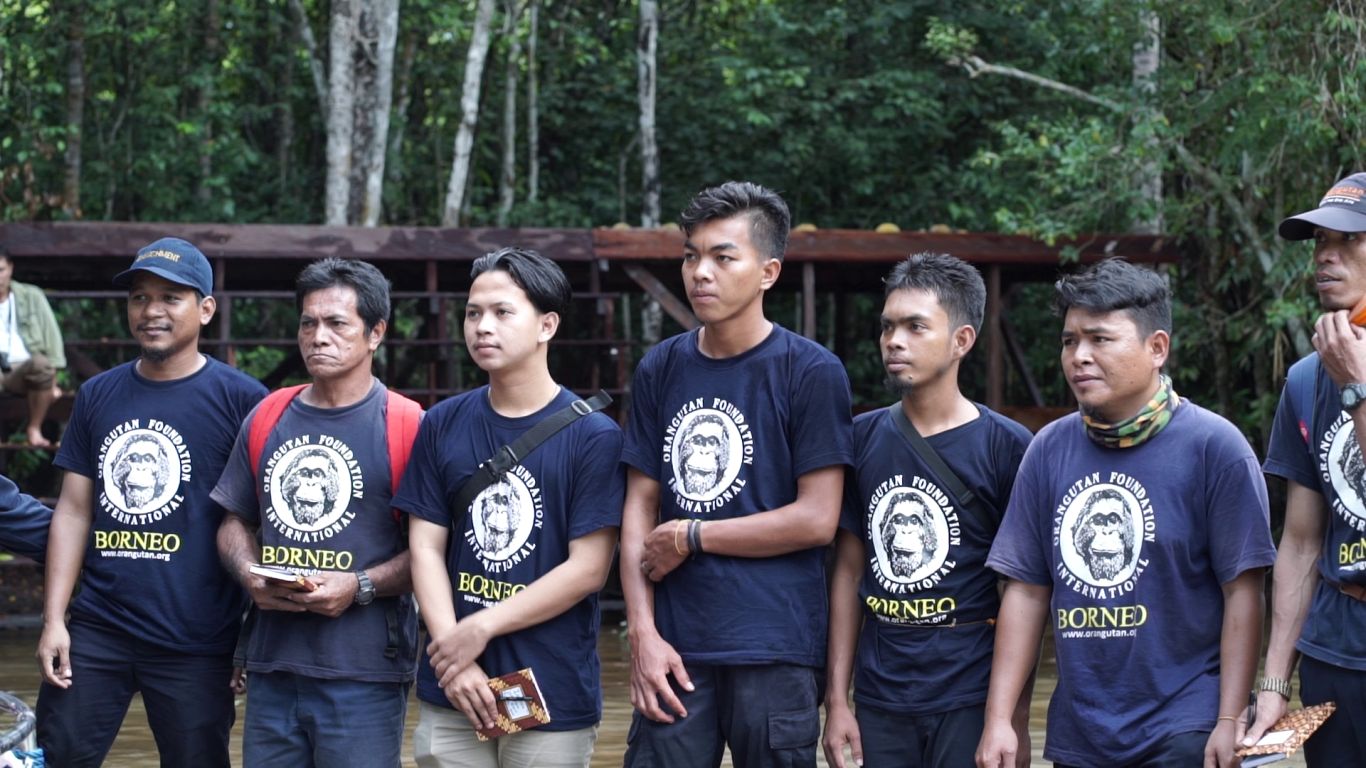 Tim OFI memberikan pengarahan mengenai pelepasliaran orangutan