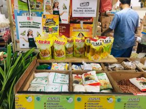 Minyak goreng Sinar Mas Agribusiness and Food di pasar tradisional