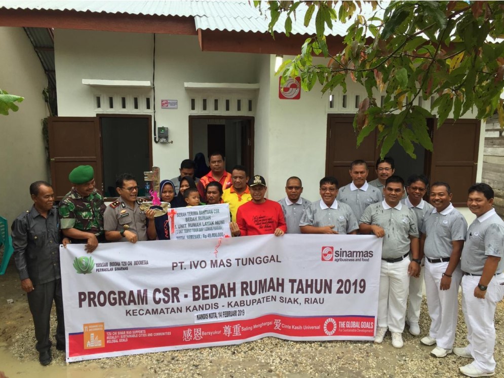 PT Ivo Mas Tunggal dan Relawan Tzu Chi Perwakilan Sinar Mas Melaksanakan Program Bedah Rumah