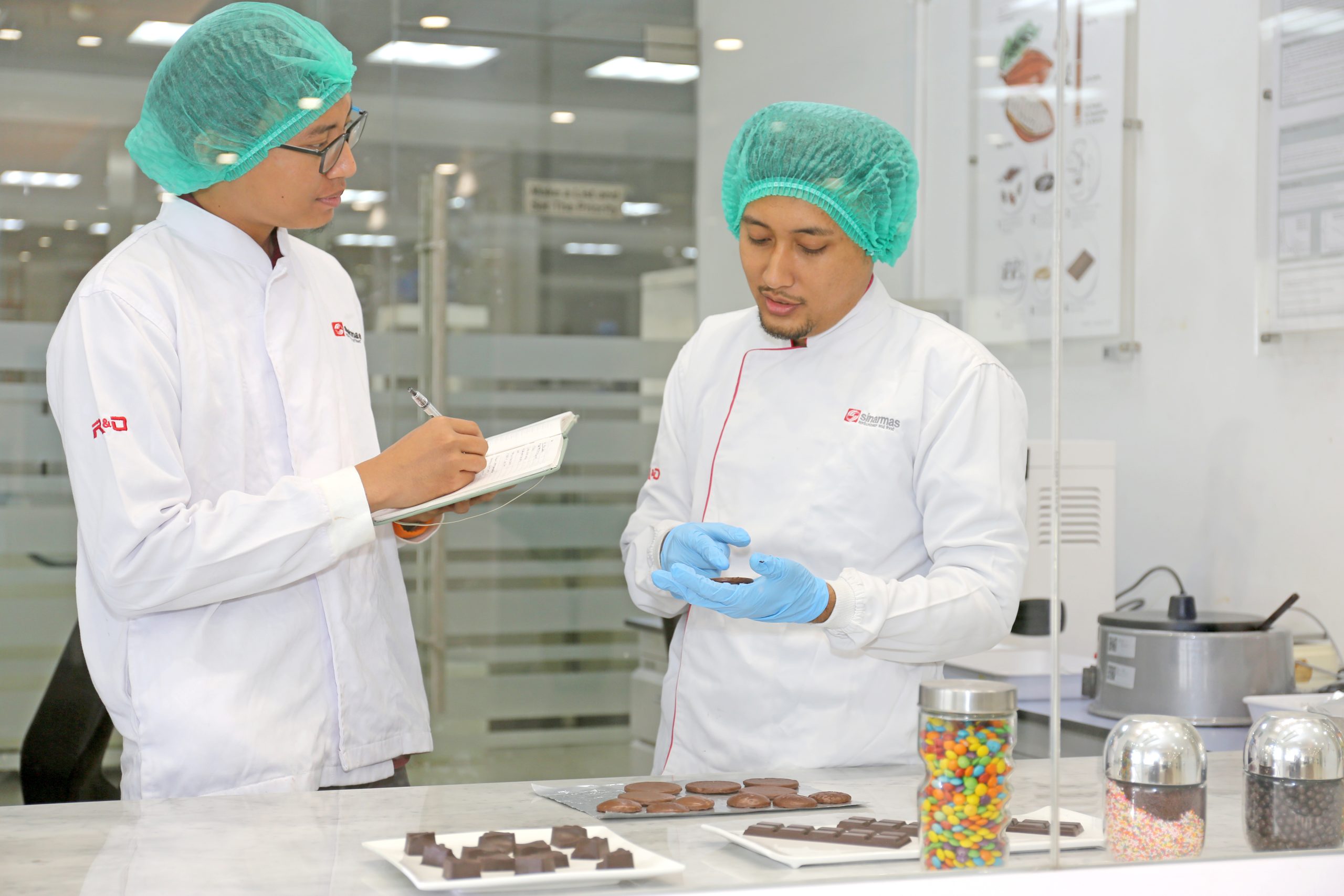 Hirza dan timnya