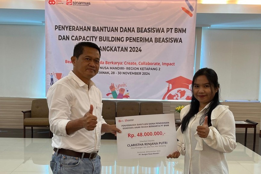 Penyerahan program beasiswa pendidikan