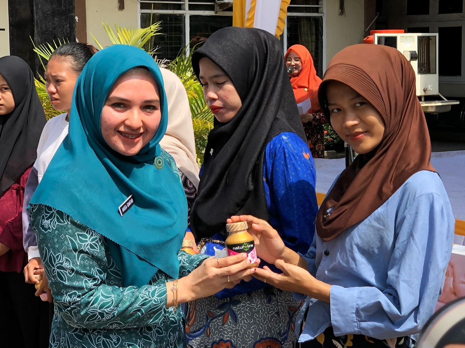 vitamins for pregnant women to local residents