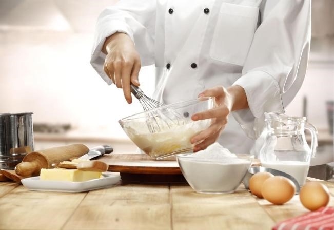 Differences Between Meringue and Sponge Techniques for Optimal Cake Results