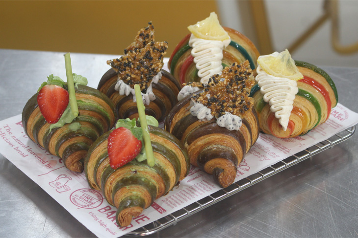 Assorted Bicolor Croissant