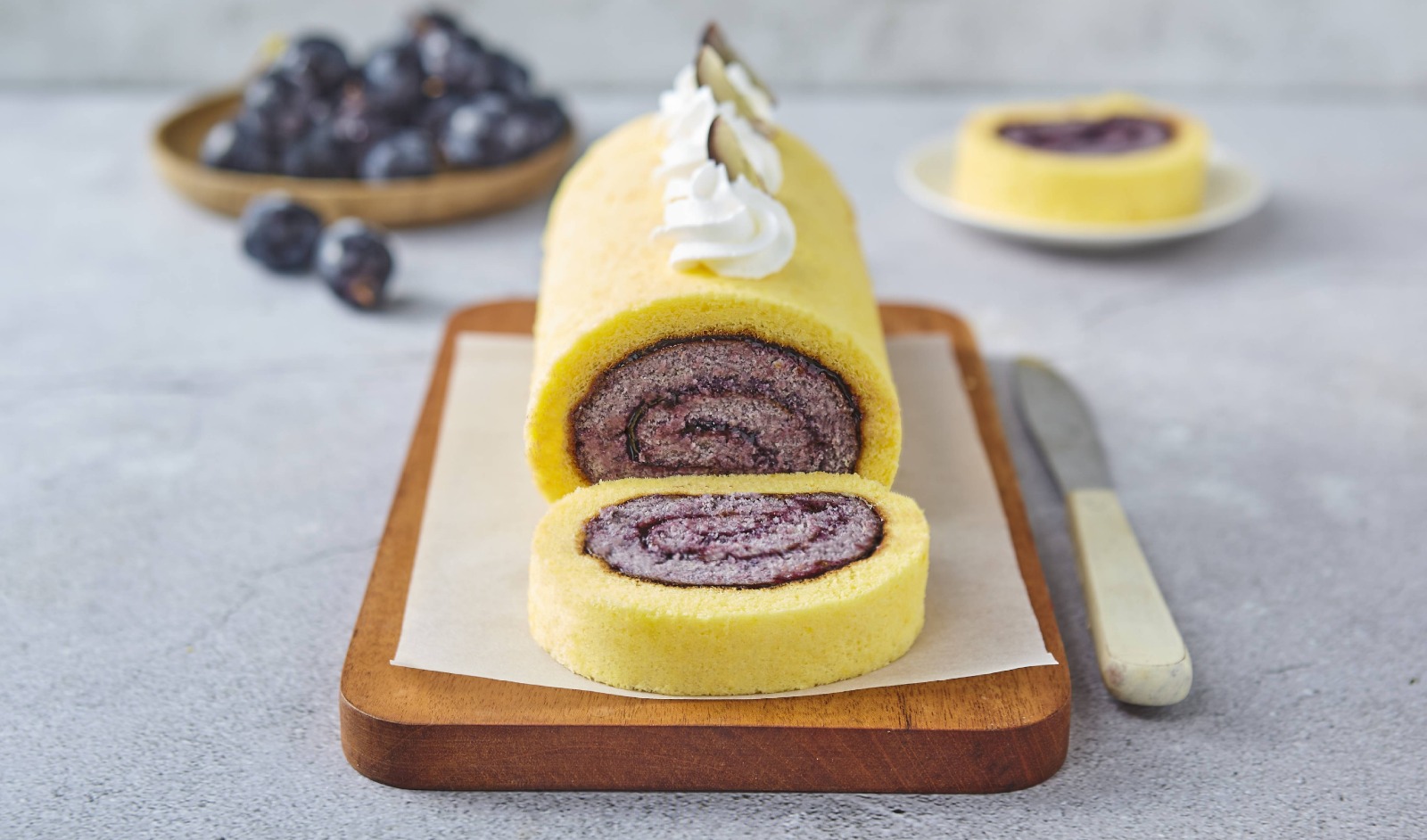 Grapes Roll Cake