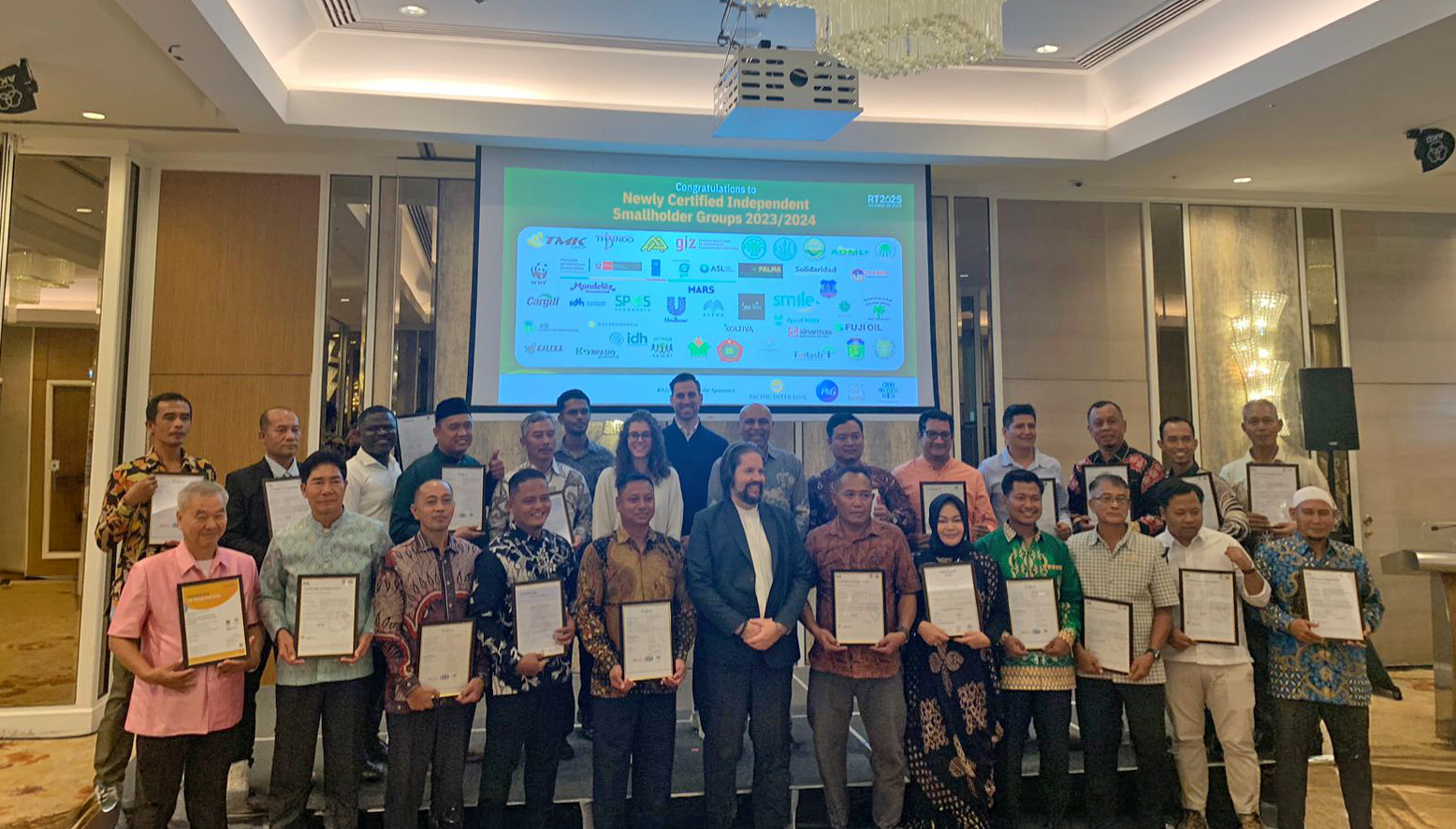 299 Aceh Smallholders Secure RSPO Certification, Supported by Sinar Mas Agribusiness and Food’s Smallholder Initiative
