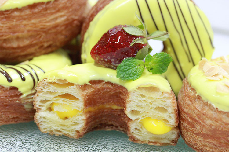 Croissant Donut (Cronut)
