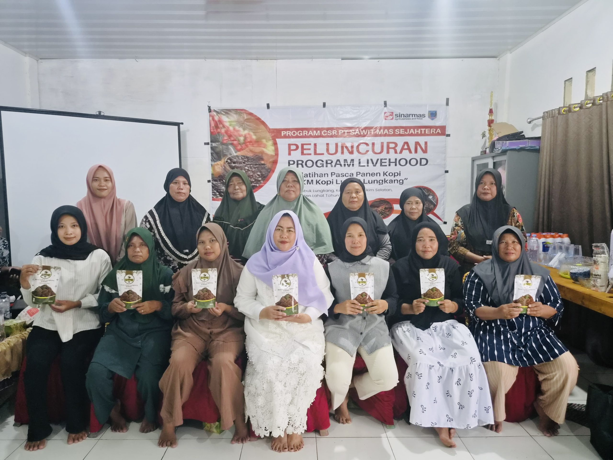 Ibu-ibu pelaku UMKM kopi Desa Lubuk Lungkang