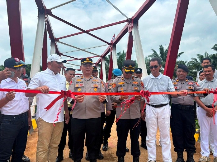 opening ceremony for the Merah Putih Presisi Bridge in Jakluay Village